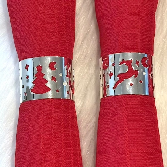 17 Piece Linen Set (Retail $103) - 1 Tablecloth, 8 Napkins, &  8 Rings - Picture 4 of 11